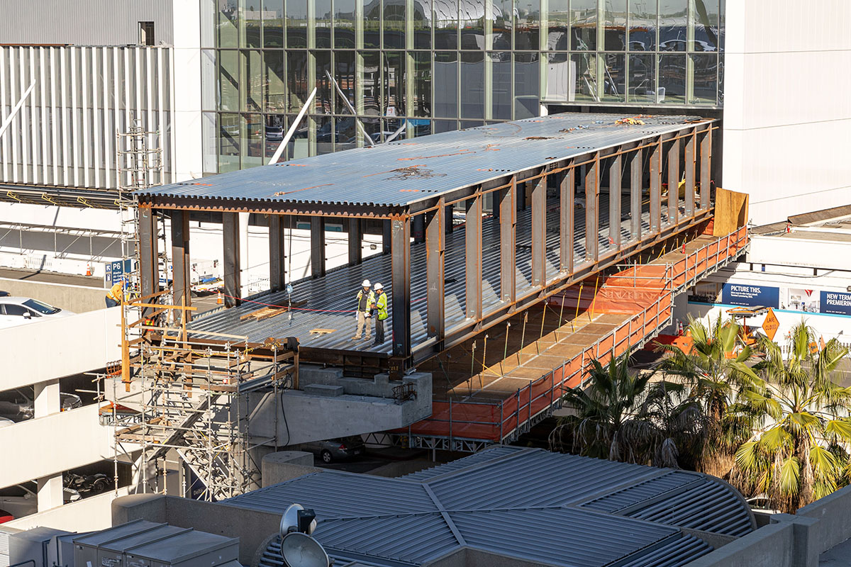 Terminal 2.5 pedestrian bridge